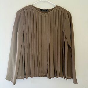 SALE‼️ Women's Taupe Pleated Top